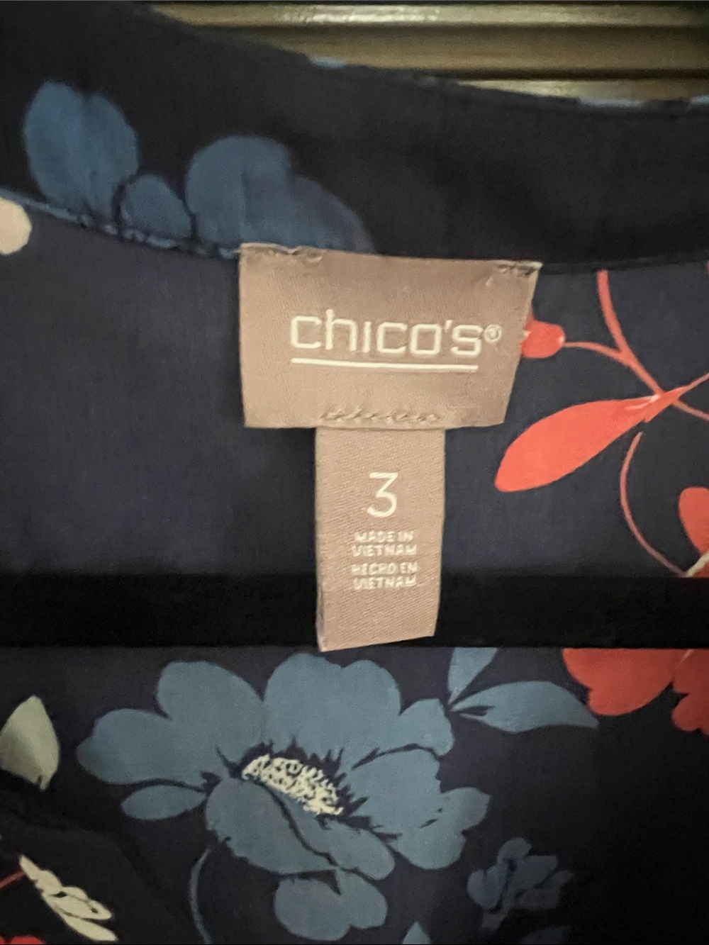 Chico's Navy Floral V-Neck Shift Dress with Red & Cream Blooms (Chicos Size 3) - Picture 2 of 4